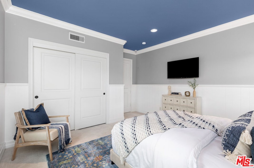 7437 Coastal View Dr, Los Angeles CA  90045-1272 exterior