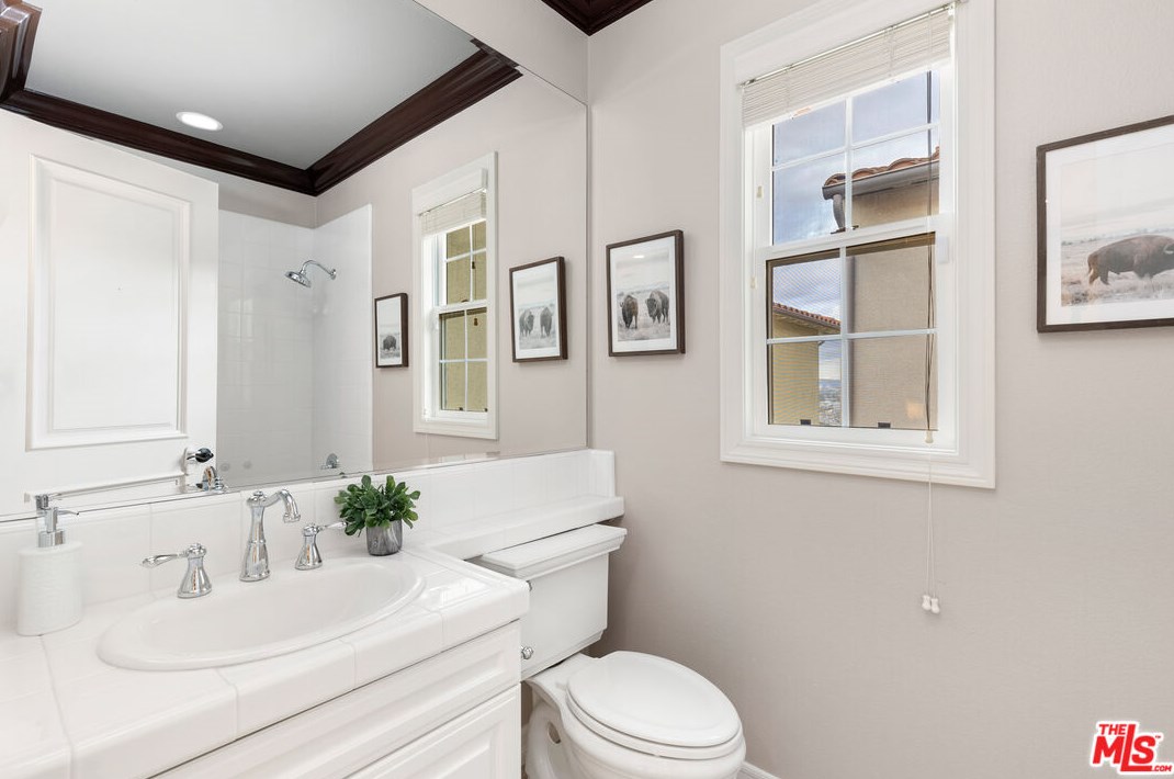 7437 Coastal View Dr, Los Angeles CA  90045-1272 exterior