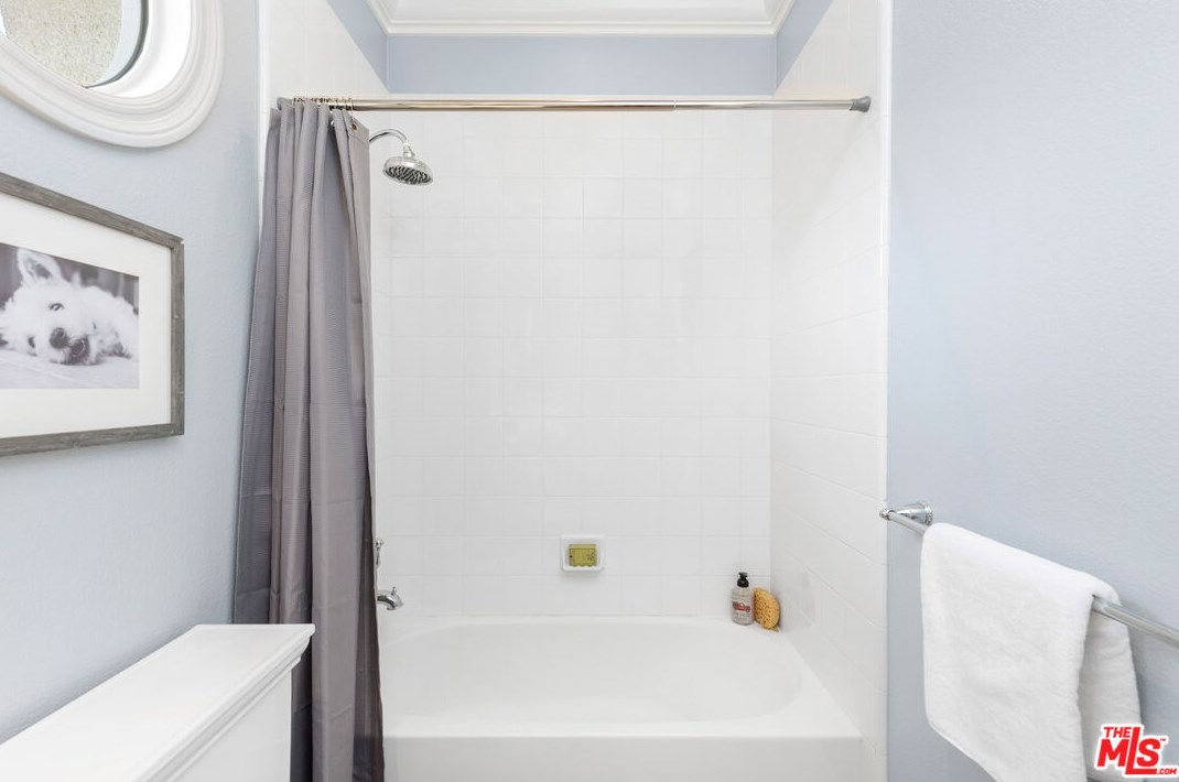 7437 Coastal View Dr, Los Angeles CA  90045-1272 exterior