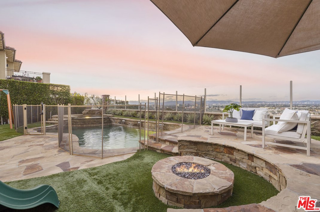 7437 Coastal View Dr, Los Angeles CA  90045-1272 exterior