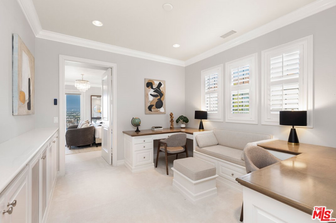 7437 Coastal View Dr, Los Angeles CA  90045-1272 exterior