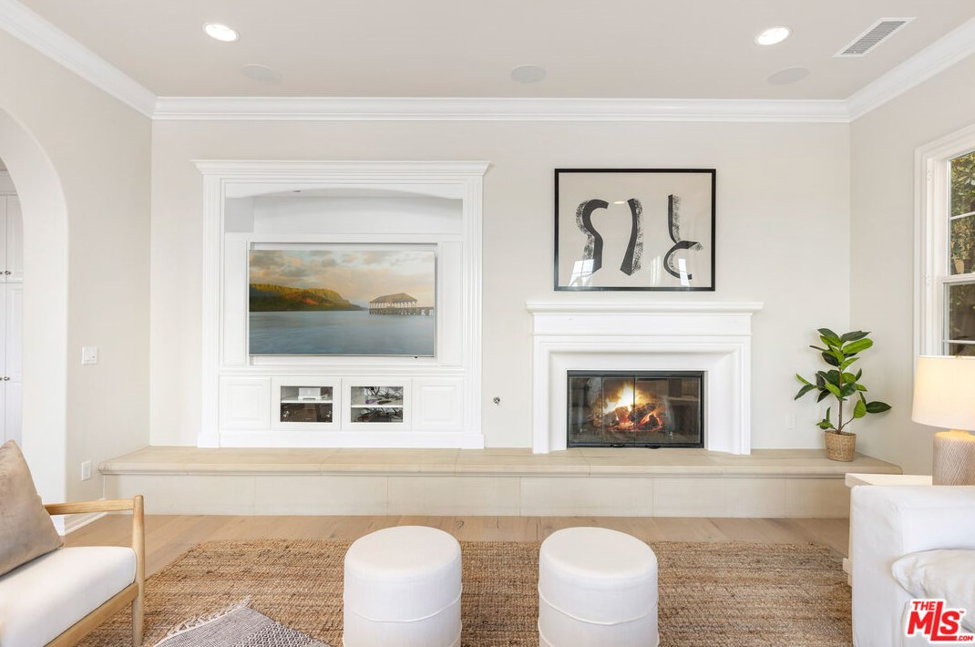 7437 Coastal View Dr, Los Angeles CA  90045-1272 exterior