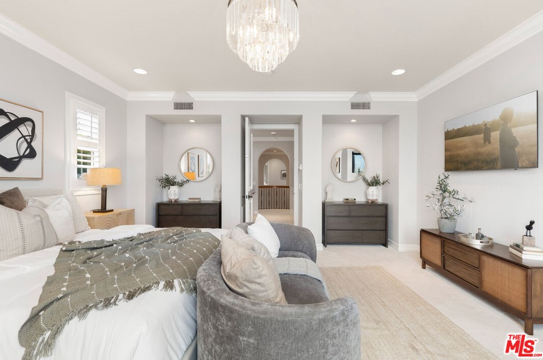 7437 Coastal View Dr, Los Angeles CA  90045-1272 exterior