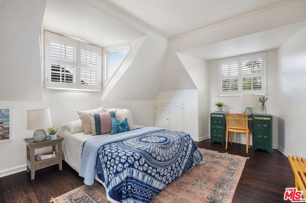 522 Bronson Ave, Los Angeles CA  90004-1402 exterior