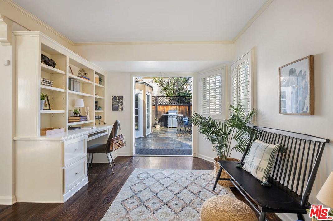 522 Bronson Ave, Los Angeles CA  90004-1402 exterior