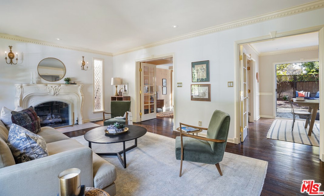 522 Bronson Ave, Los Angeles CA  90004-1402 exterior