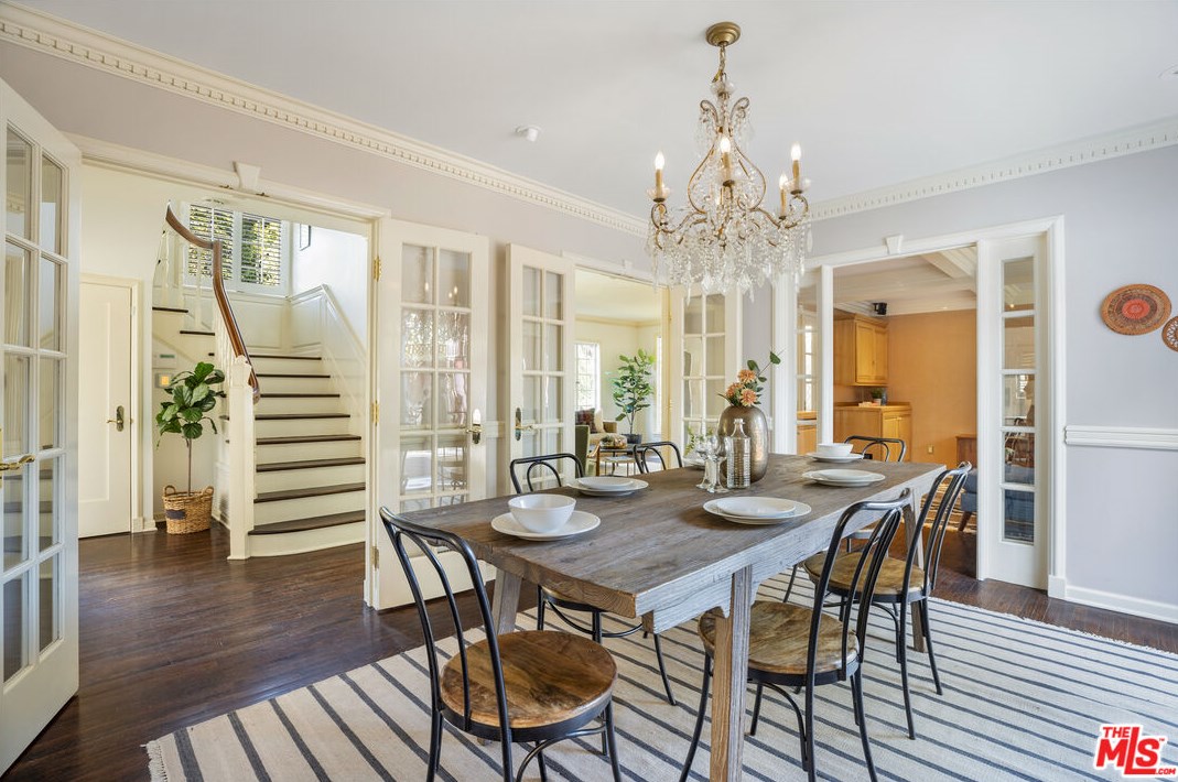 522 Bronson Ave, Los Angeles CA  90004-1402 exterior