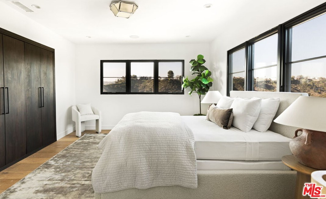 10829 Savona Rd, Los Angeles CA  90077-2306 exterior