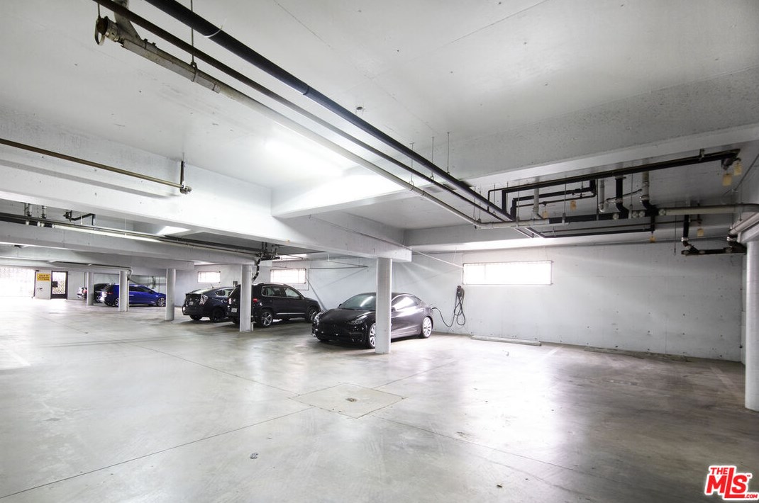 1203 Sweetzer Ave, Los Angeles CA  90069-3045 exterior