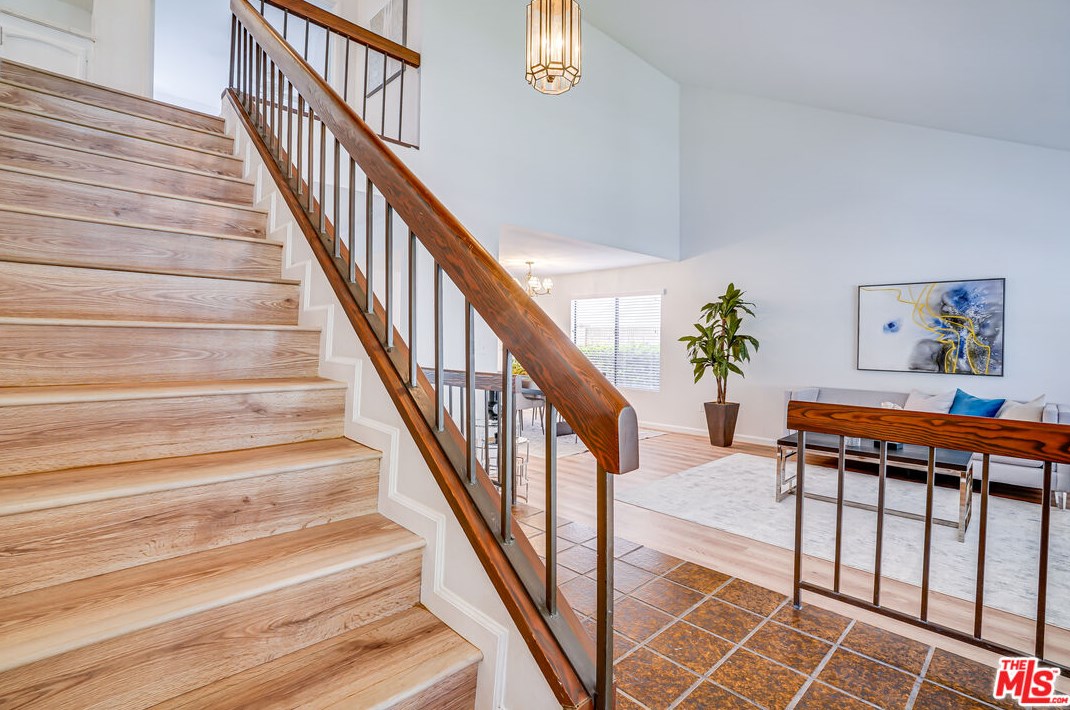 6268 Crebs Ave, Los Angeles CA  91335-6815 exterior