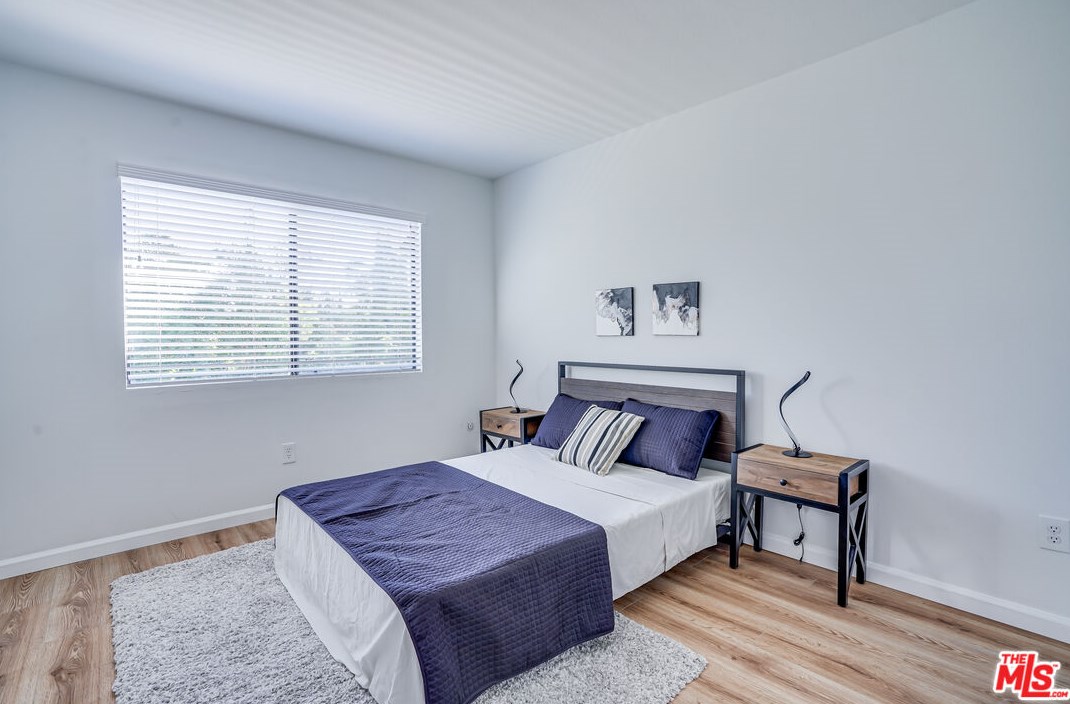 6268 Crebs Ave, Los Angeles CA  91335-6815 exterior