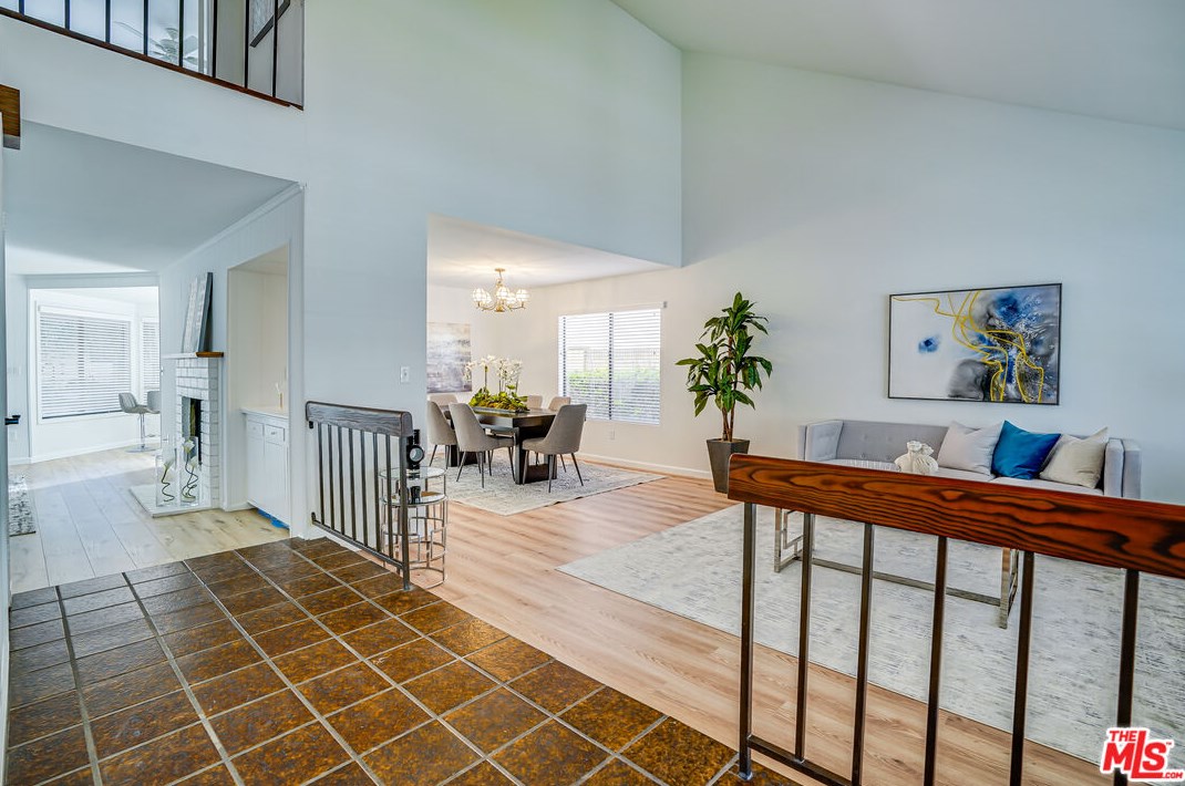 6268 Crebs Ave, Los Angeles CA  91335-6815 exterior