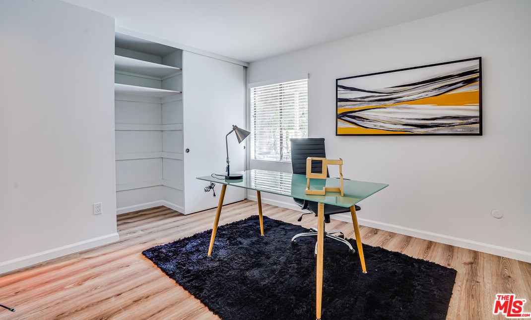 6268 Crebs Ave, Los Angeles CA  91335-6815 exterior