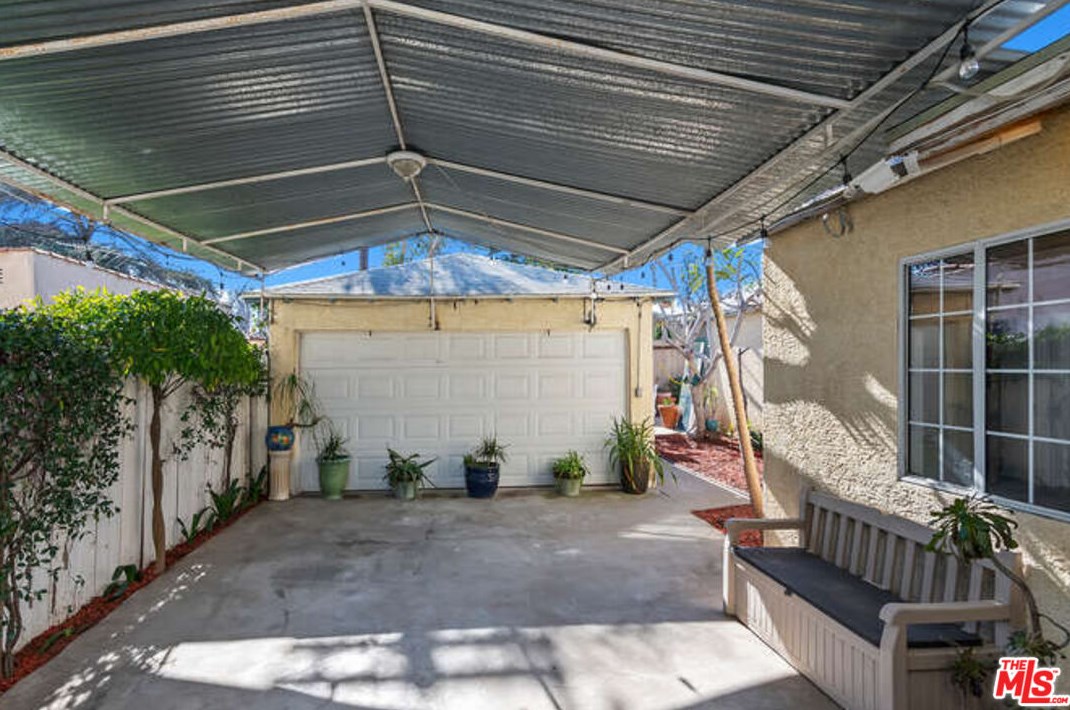 8810 Cadillac Ave, Los Angeles CA  90034-2002 exterior
