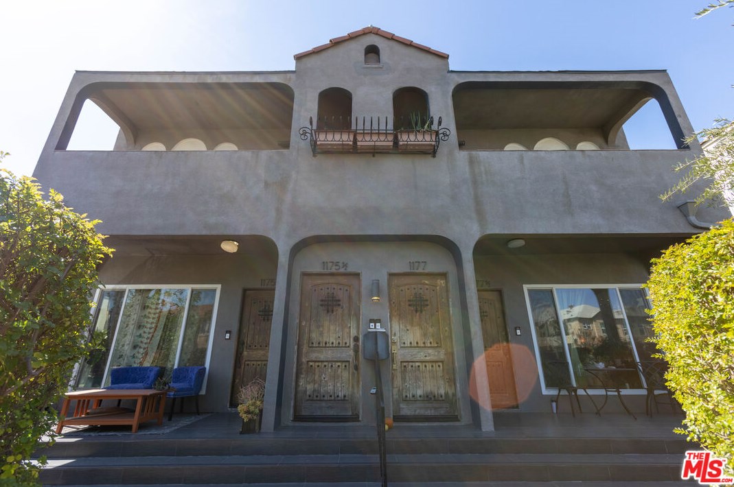 1175 New Hampshire Ave, Los Angeles CA  90006-2706 exterior
