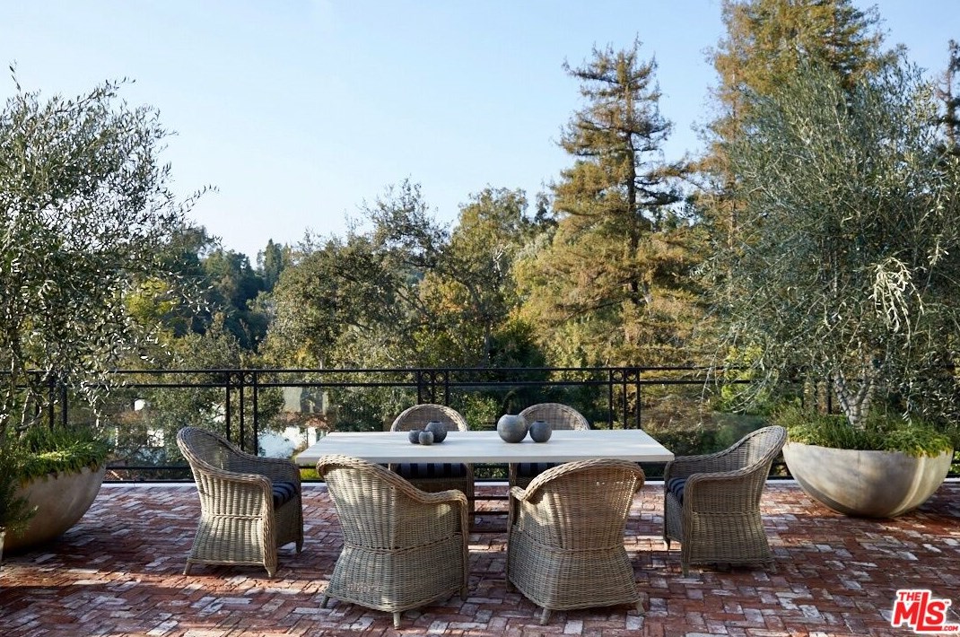 665 Walther Way, Los Angeles CA  90049-2314 exterior