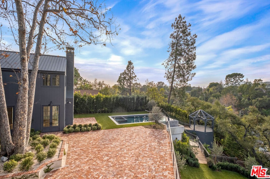 665 Walther Way, Los Angeles CA  90049-2314 exterior