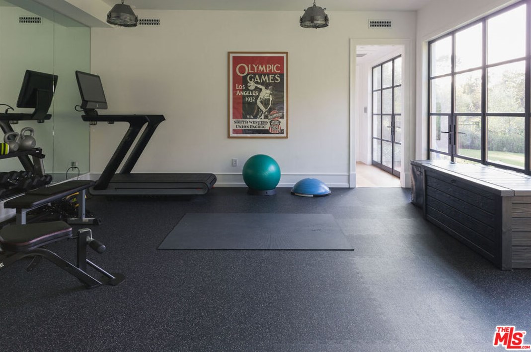 665 Walther Way, Los Angeles CA  90049-2314 exterior