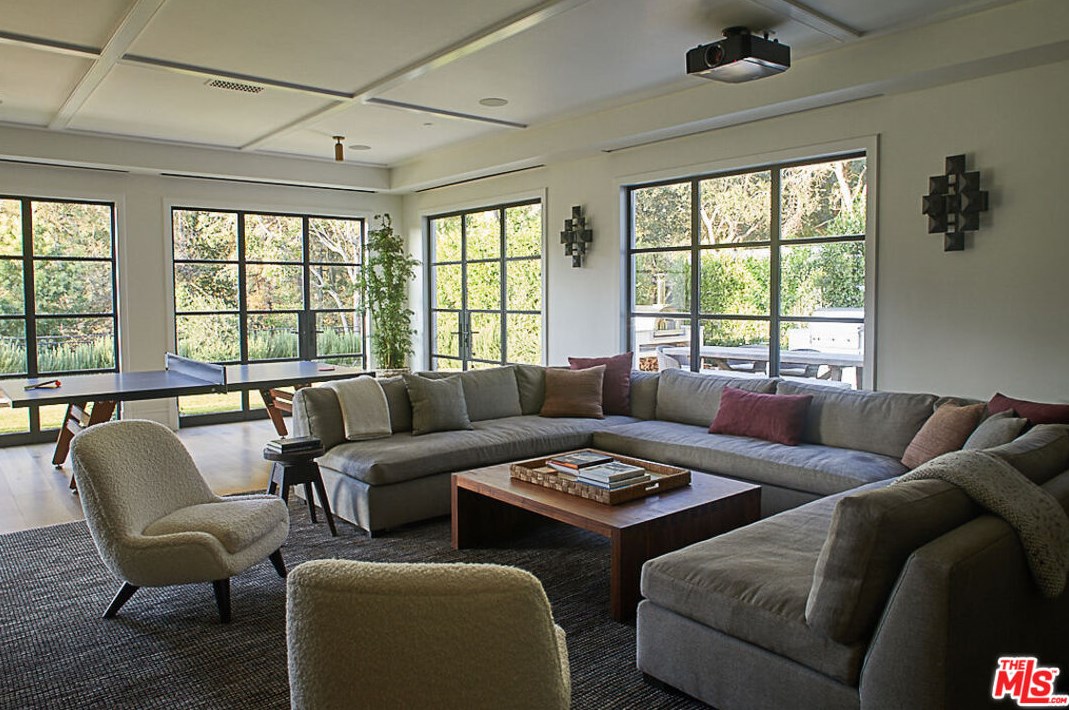 665 Walther Way, Los Angeles CA  90049-2314 exterior