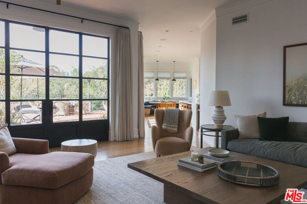 665 Walther Way, Los Angeles CA  90049-2314 exterior