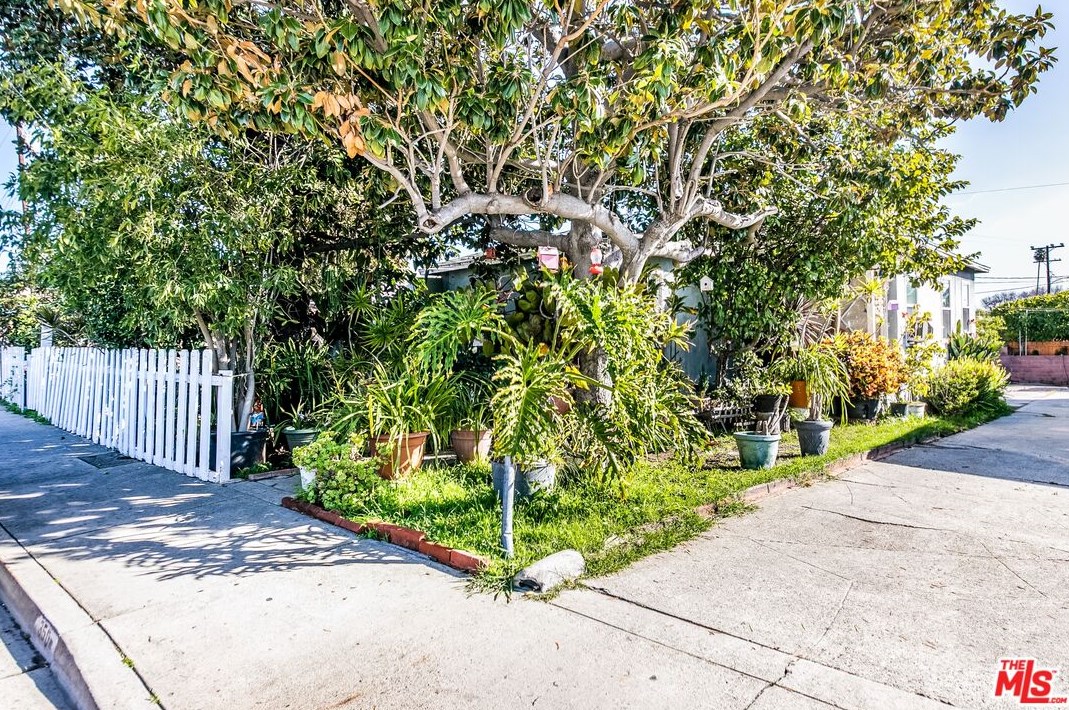 350 Vancouver Ave, Los Angeles CA  90022-1938 exterior