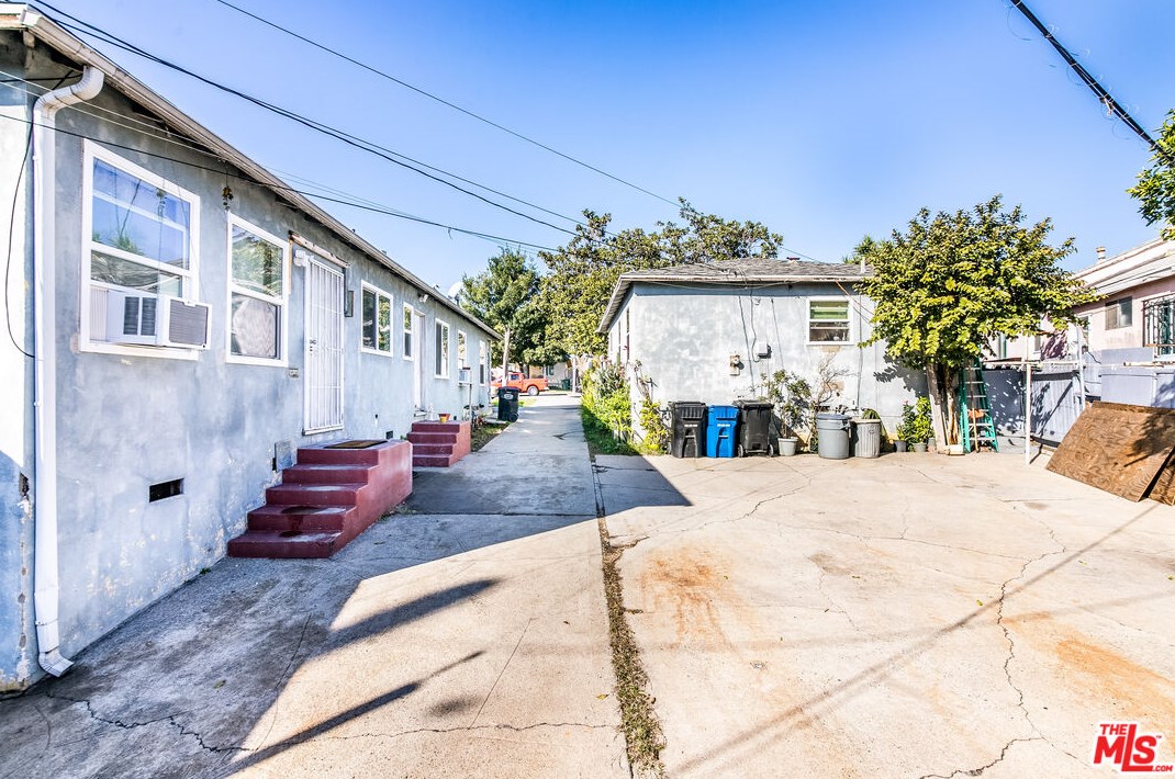 350 Vancouver Ave, Los Angeles CA  90022-3220 exterior