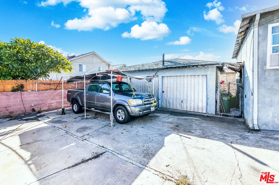 350 Vancouver Ave, Los Angeles CA  90022-3220 exterior