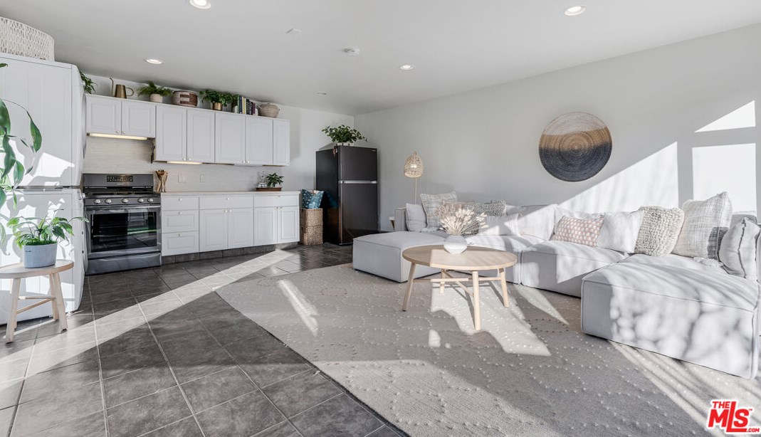 7371 82nd St, Los Angeles CA  90045-2418 exterior