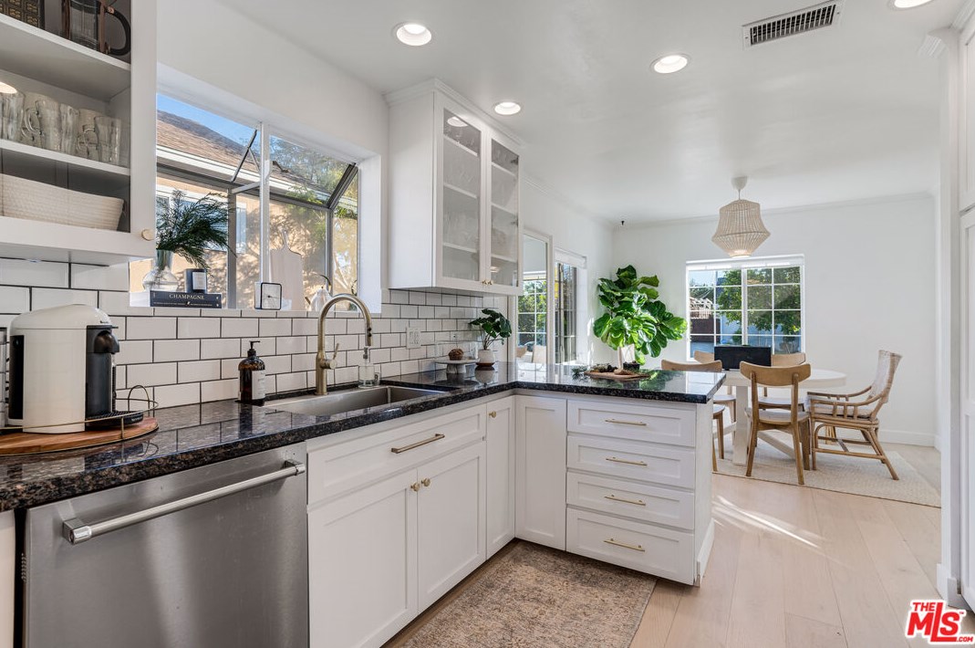 7371 82nd St, Los Angeles CA  90045-2418 exterior