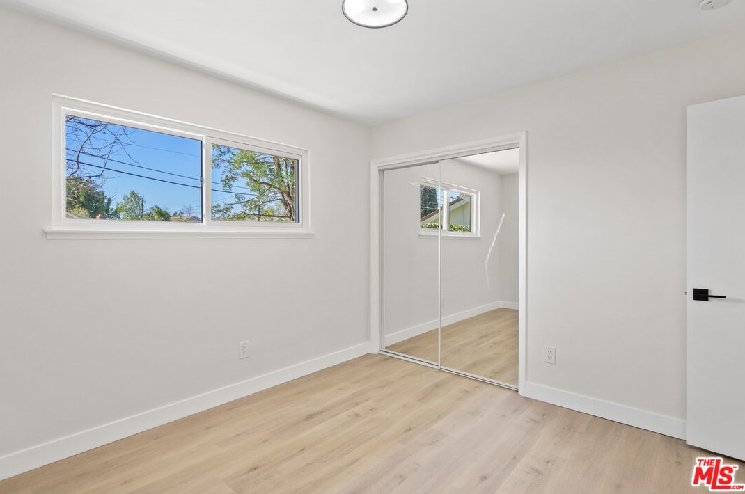 12272 Woodley Ave, San Fernando CA  91344-2847 exterior