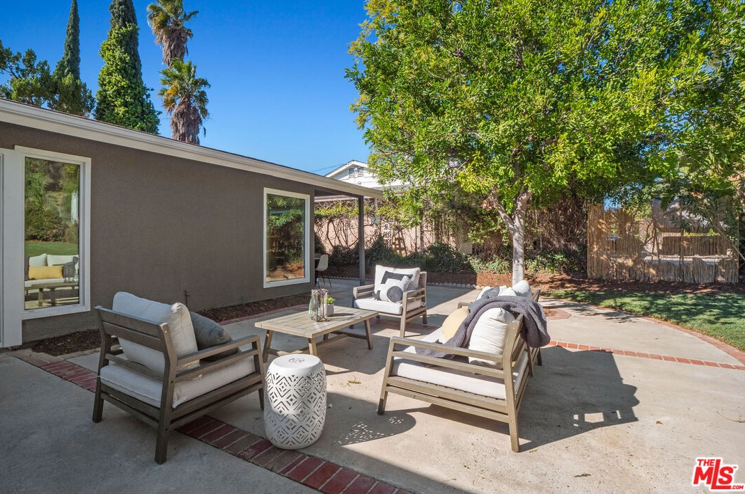 12272 Woodley Ave, San Fernando CA  91344-2847 exterior