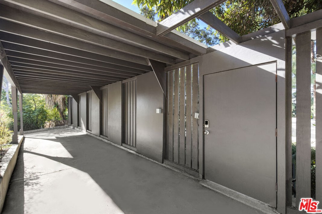 2227 Alcyona Dr, Los Angeles CA  90068-2804 exterior