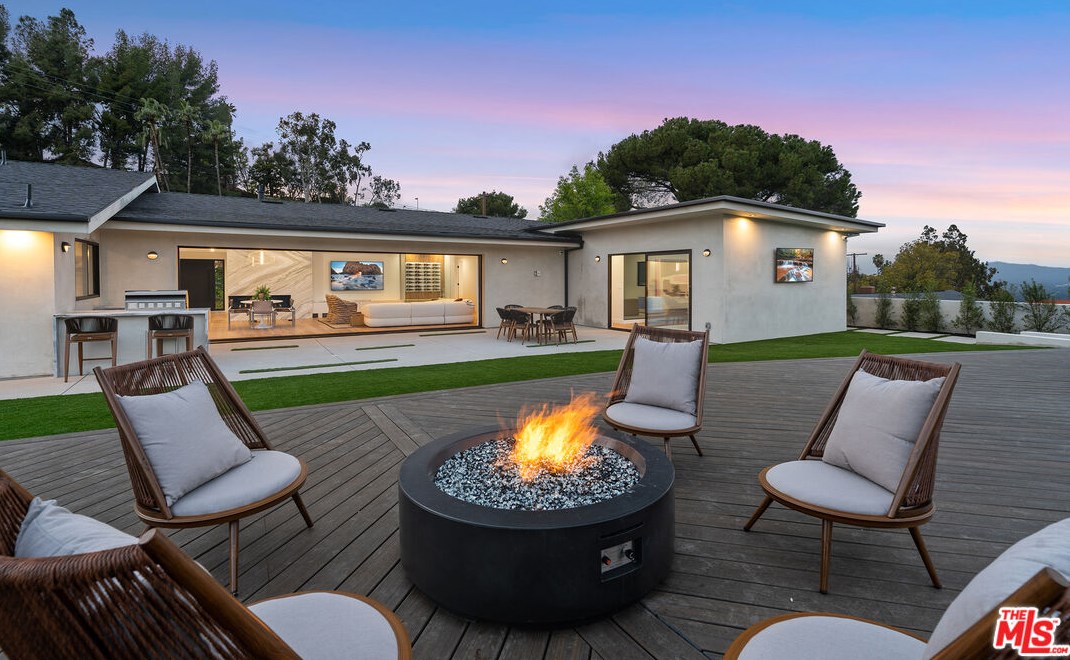 3760 Sapphire Dr, Van Nuys, CA 91436