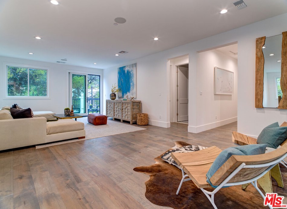 825 Norman Pl, Los Angeles CA  90049-1532 exterior