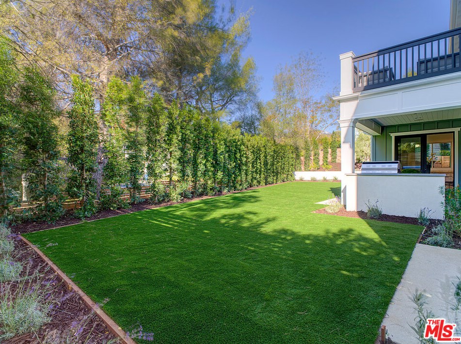 825 Norman Pl, Los Angeles CA  90049-1532 exterior