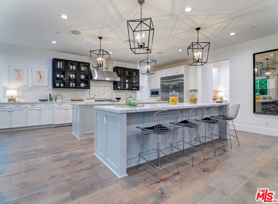 825 Norman Pl, Los Angeles CA  90049-1532 exterior