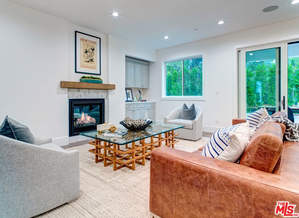 825 Norman Pl, Los Angeles CA  90049-1532 exterior
