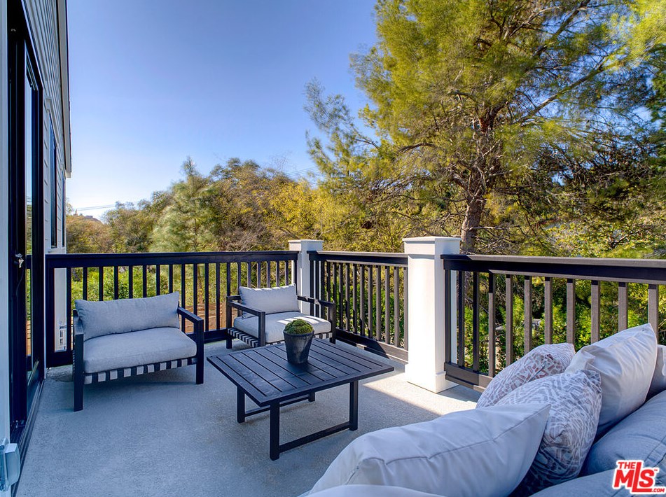 825 Norman Pl, Los Angeles CA  90049-1532 exterior