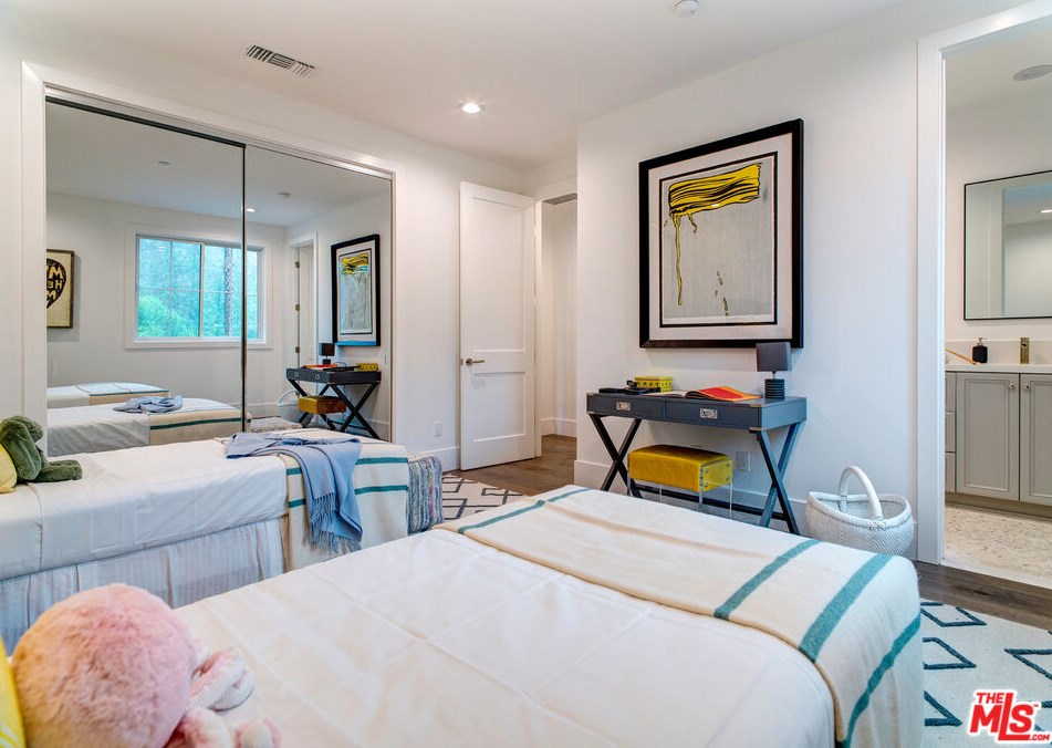 825 Norman Pl, Los Angeles CA  90049-1532 exterior