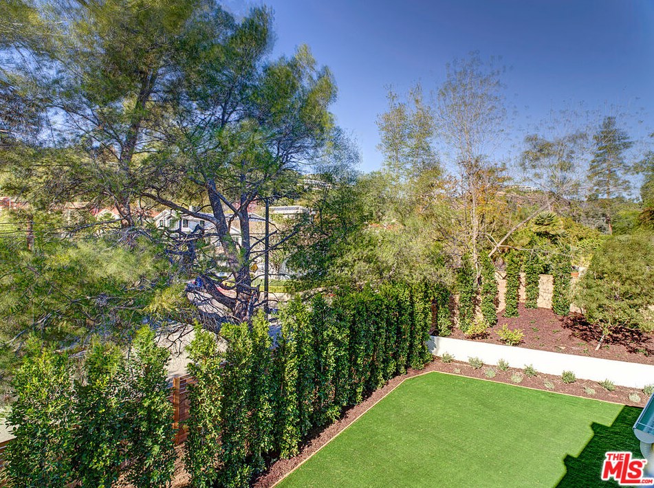 825 Norman Pl, Los Angeles CA  90049-1532 exterior