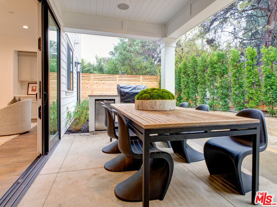 825 Norman Pl, Los Angeles CA  90049-1532 exterior