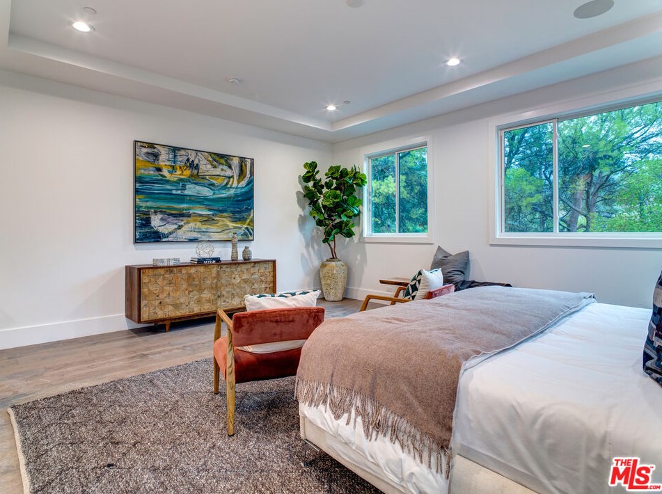 825 Norman Pl, Los Angeles CA  90049-1532 exterior