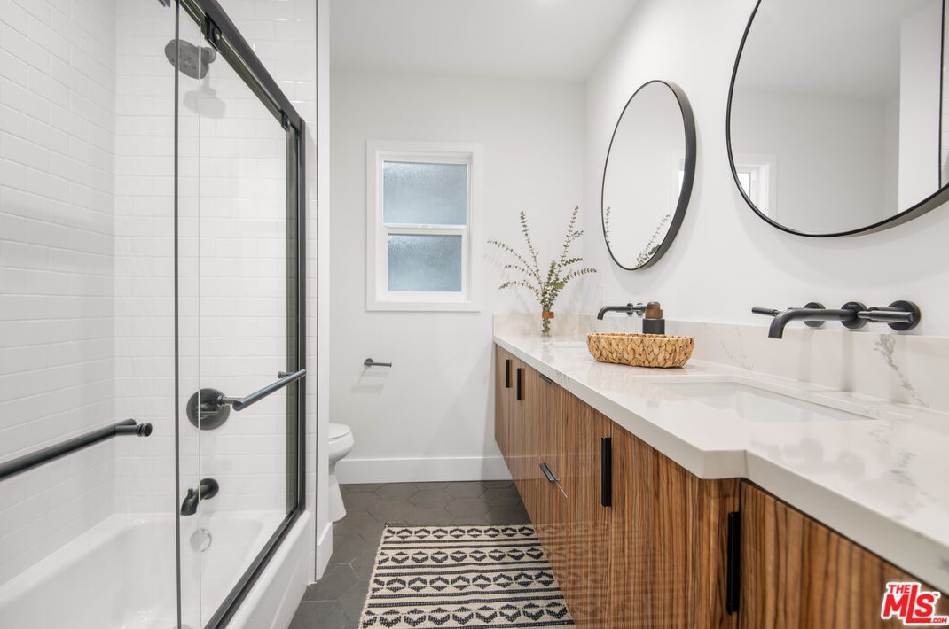 7901 Glider Ave, Los Angeles CA  90045-3049 exterior