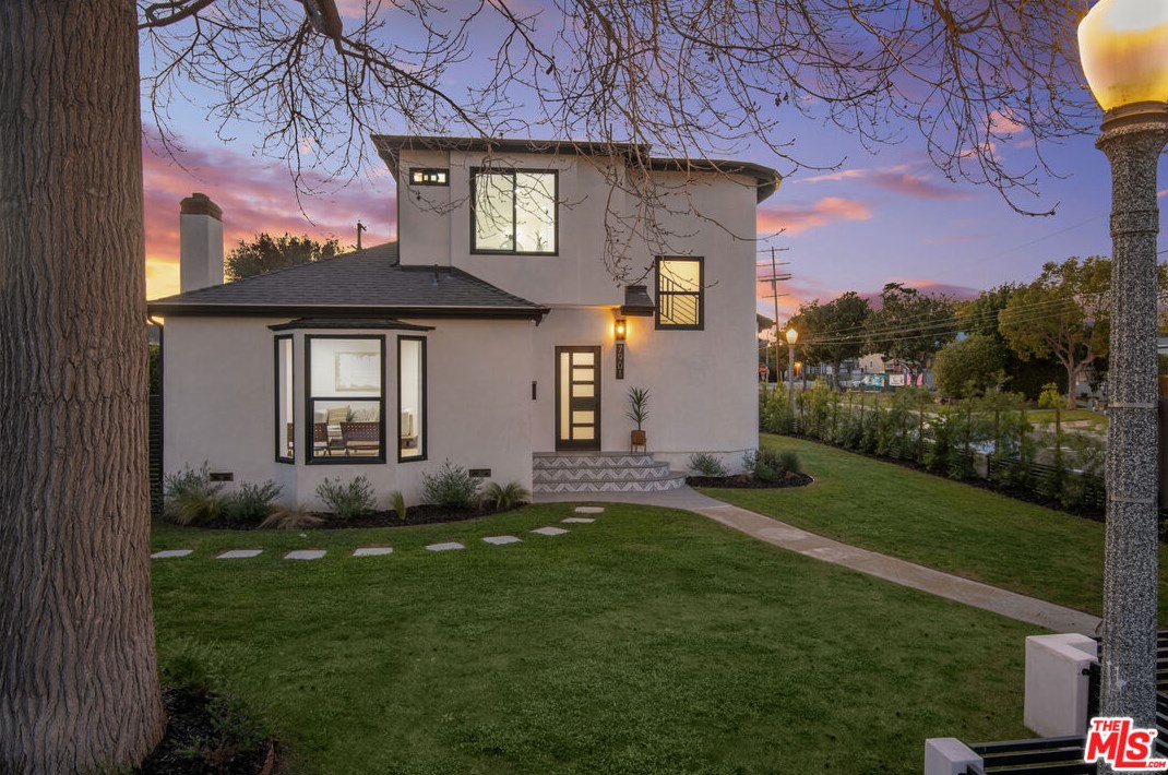 7901 Glider Ave, Los Angeles CA  90045-3049 exterior