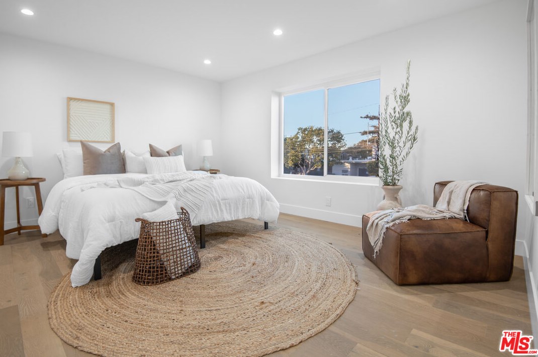 7901 Glider Ave, Los Angeles CA  90045-3049 exterior