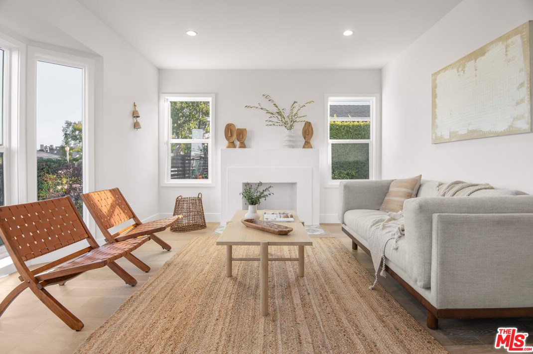 7901 Glider Ave, Los Angeles CA  90045-3049 exterior