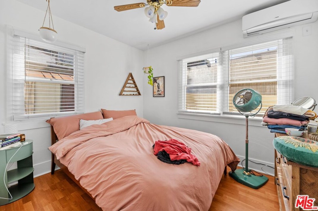 1556 Morton Ave, Los Angeles CA  90026-2676 exterior