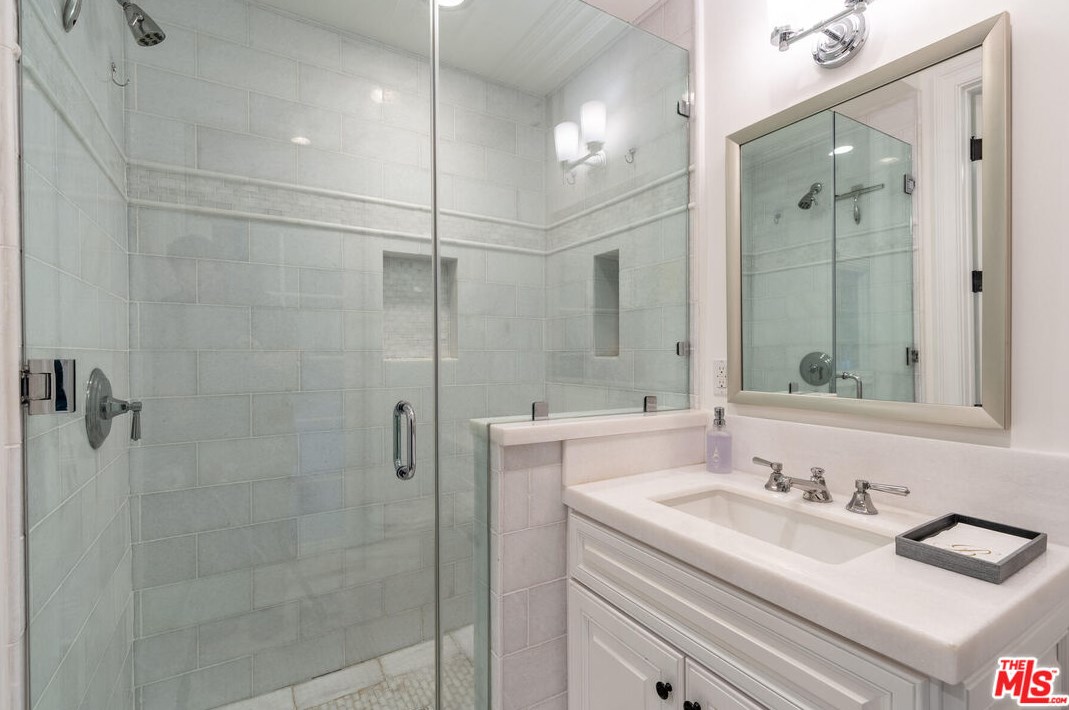 2921 Haddington Dr, Los Angeles CA  90064-4416 exterior