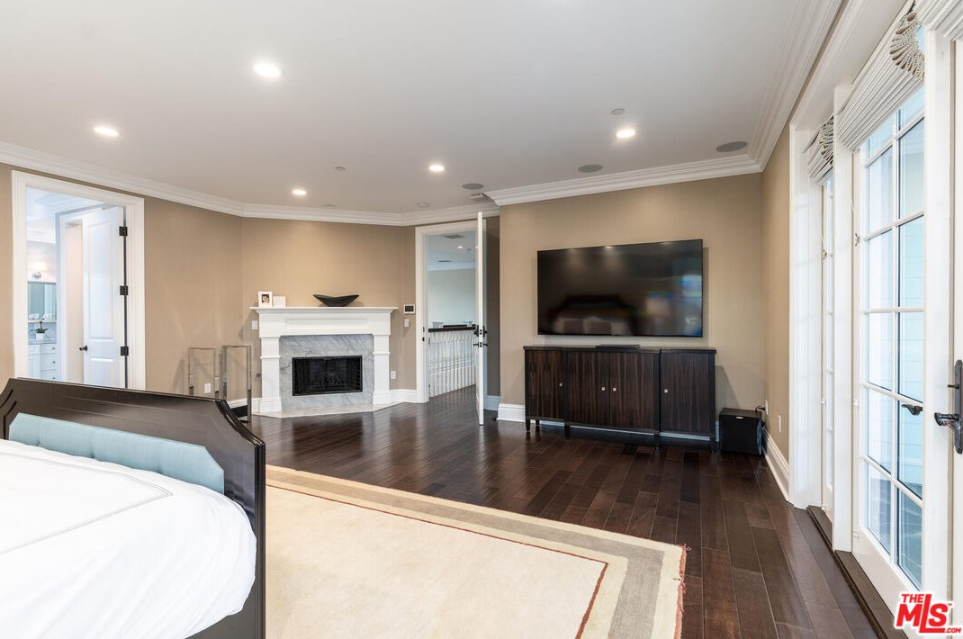 2921 Haddington Dr, Los Angeles CA  90064-4416 exterior