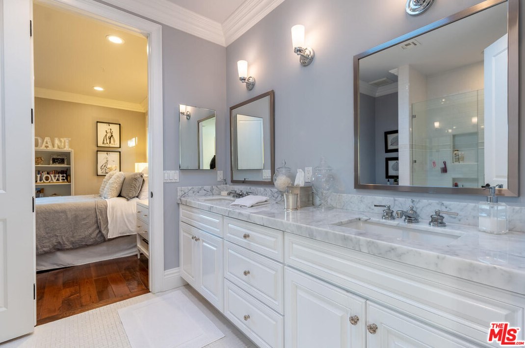 2921 Haddington Dr, Los Angeles CA  90064-4416 exterior